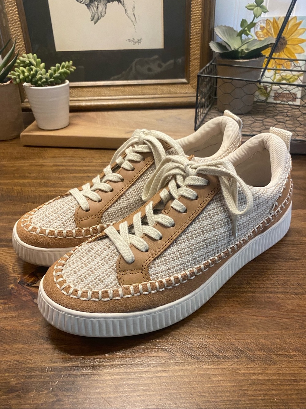 DOLCE VITA woven sneakers - Casual Cream & Tan Women’s Low-Top Sneakers - size 8